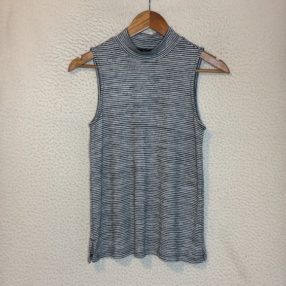 Banana Republic Tops - Banana‎ Republic Mockneck Shirt Womens XS Striped Sleeveless